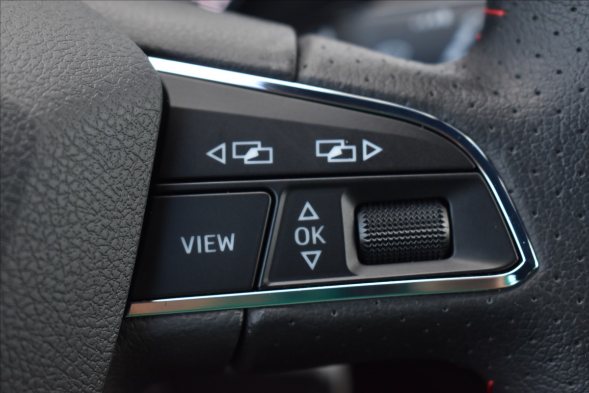 Seat Arona 1,0 TGI  FR Line Kamera Assist - 26