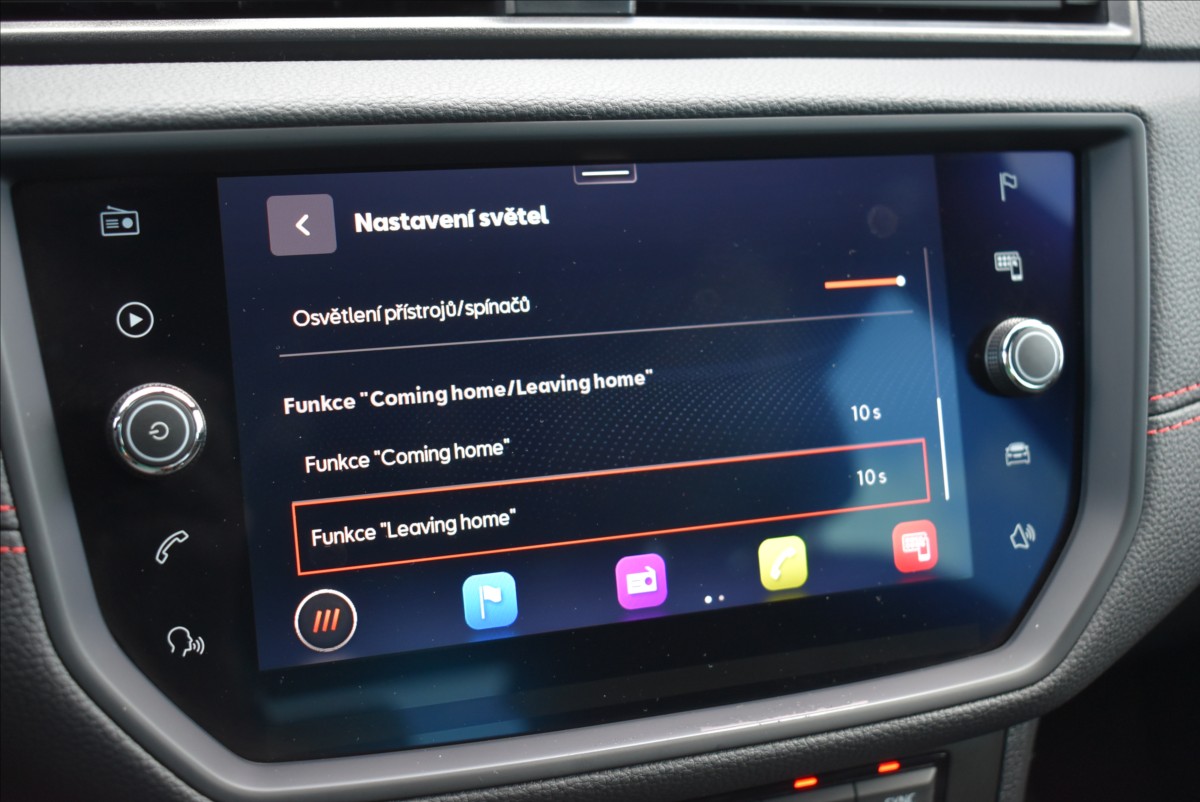 Seat Arona 1,0 TGI  FR Line Kamera Assist - 32