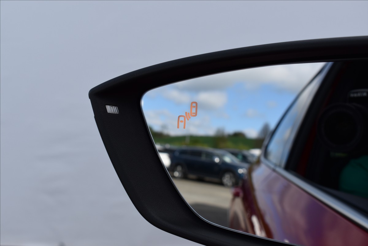 Seat Arona 1,0 TGI  FR Line Kamera Assist - 34