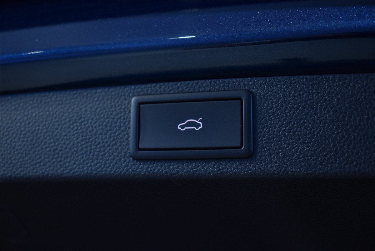 Škoda Karoq 2,0 TDi  Style Virtual Assist LED - 12