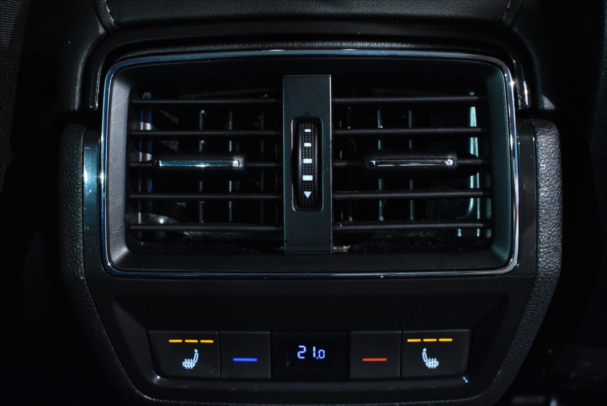 Škoda Karoq 2,0 TDi  Style Virtual Assist LED - 15