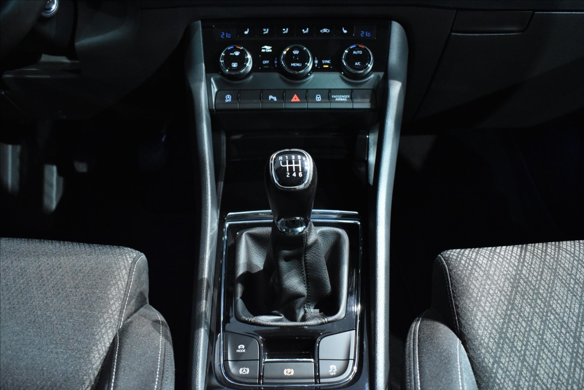 Škoda Karoq 2,0 TDi  Style Virtual Assist LED - 16