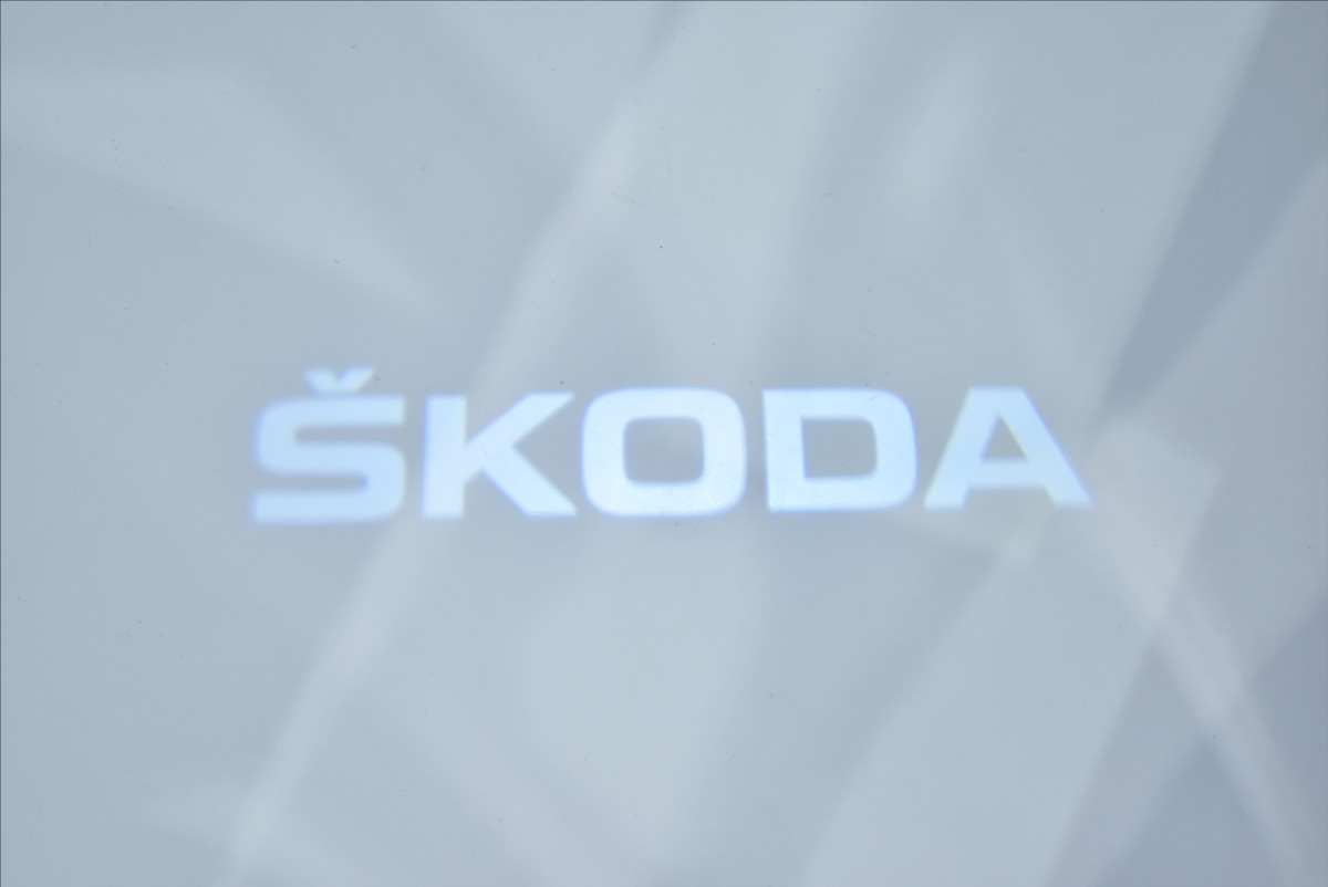 Škoda Karoq 2,0 TDi  Style Virtual Assist LED - 19