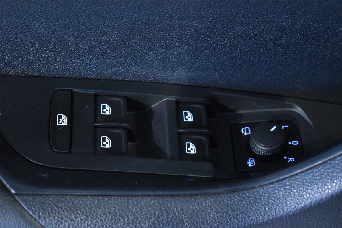 Škoda Karoq 2,0 TDi  Style Virtual Assist LED - 21