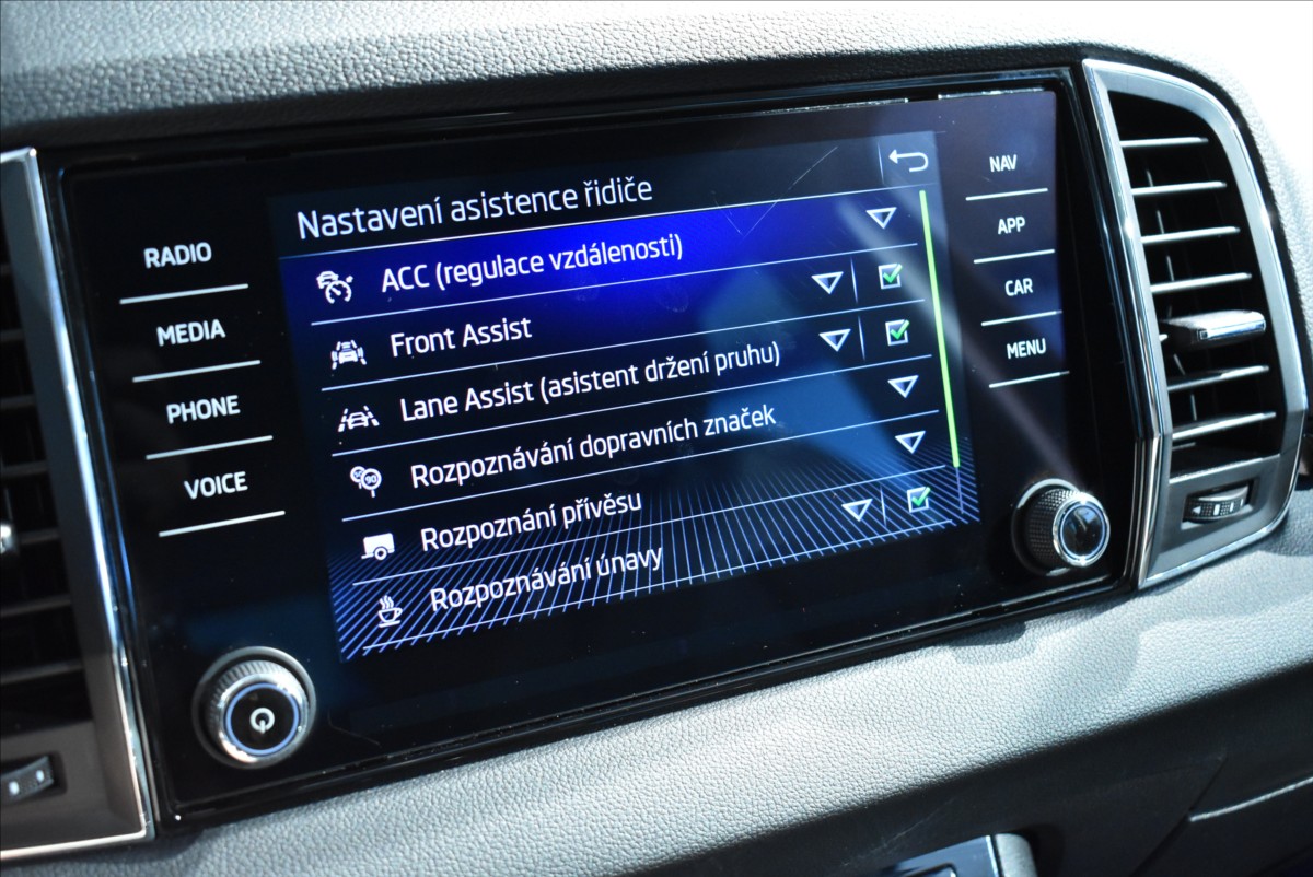 Škoda Karoq 2,0 TDi  Style Virtual Assist LED - 24