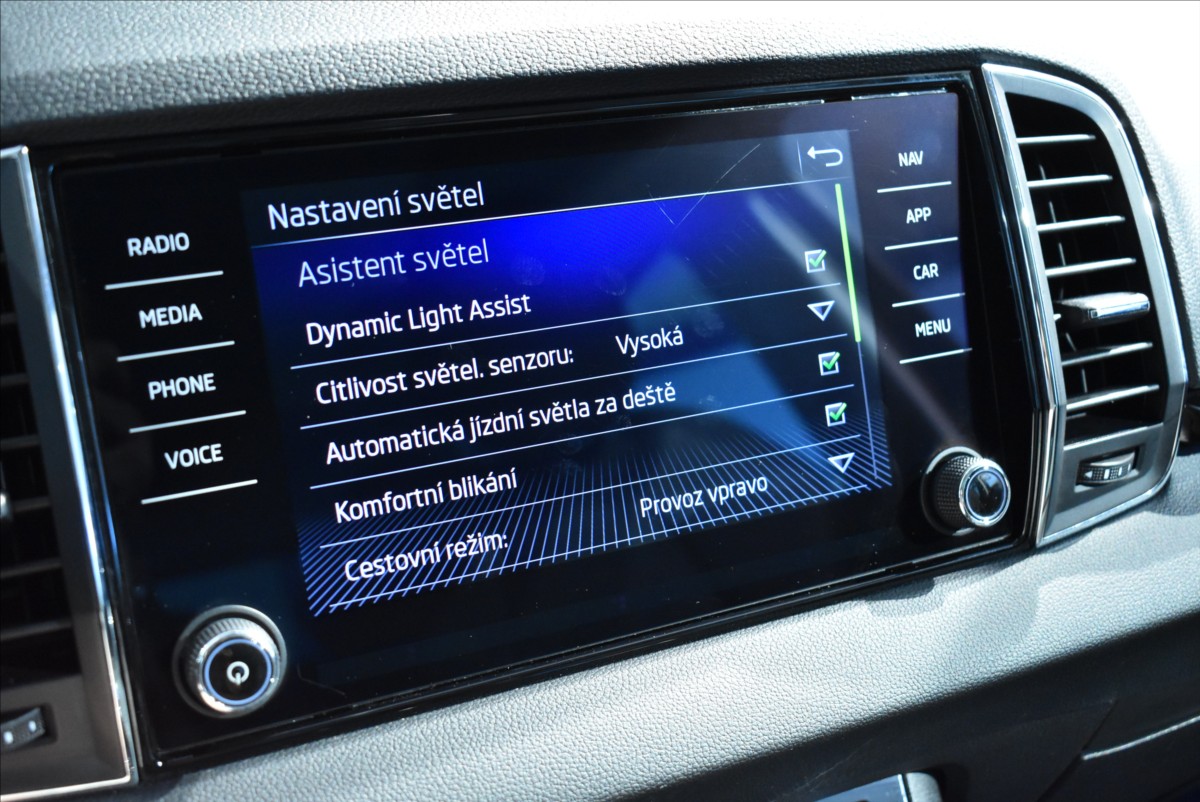 Škoda Karoq 2,0 TDi  Style Virtual Assist LED - 26