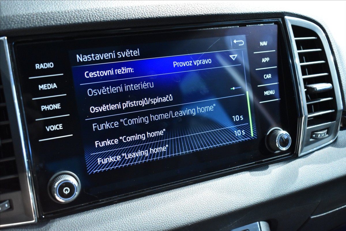 Škoda Karoq 2,0 TDi  Style Virtual Assist LED - 27
