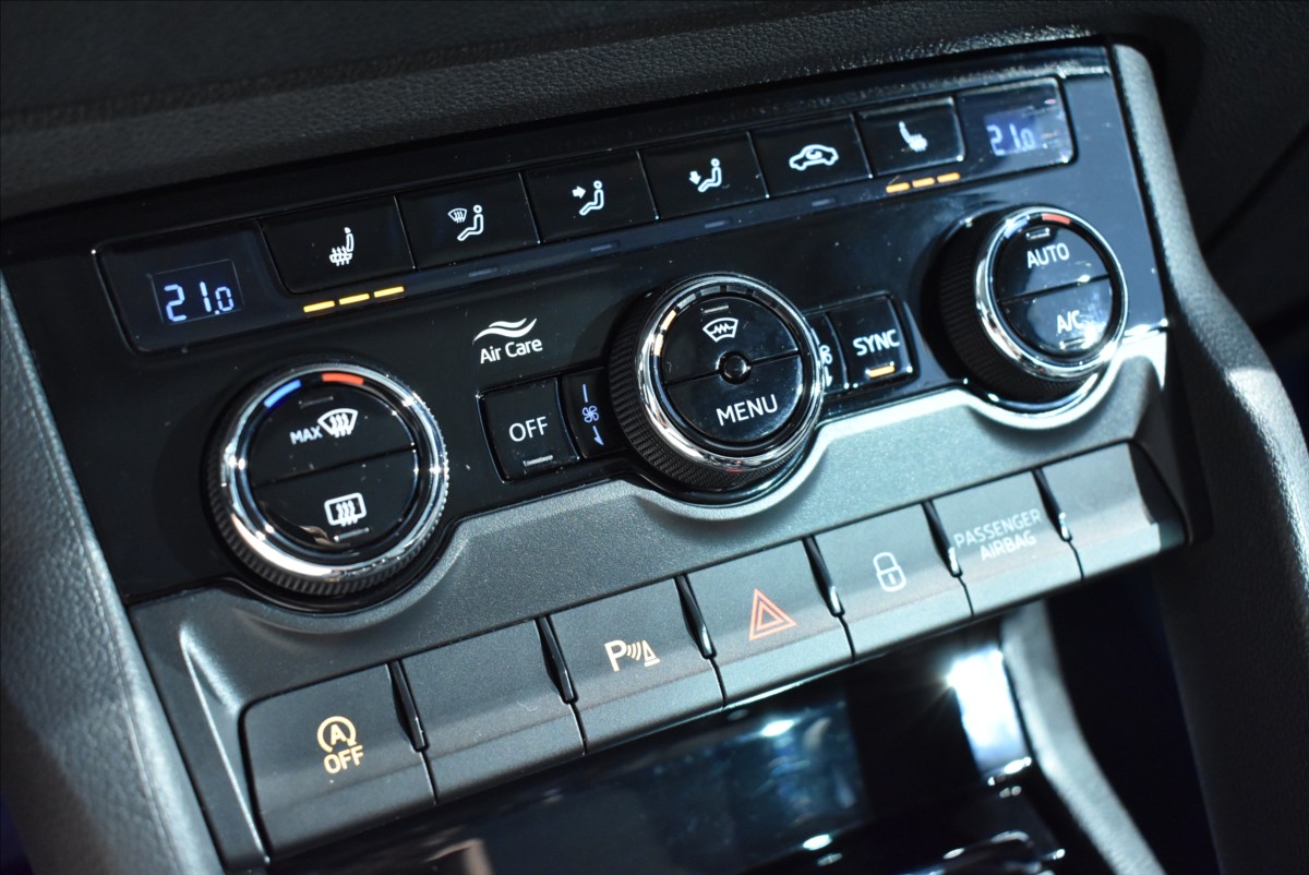 Škoda Karoq 2,0 TDi  Style Virtual Assist LED - 41