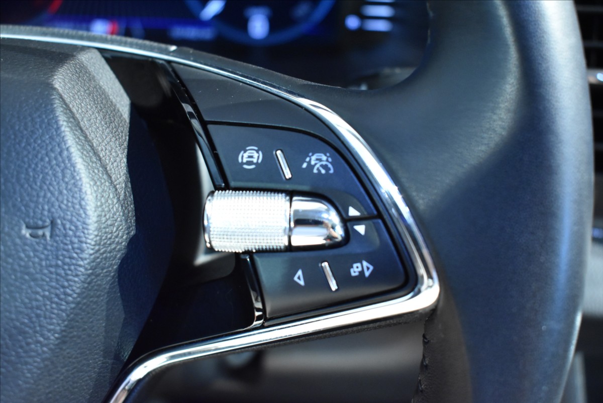 Škoda Karoq 2,0 TDi  Style Virtual Assist LED - 44