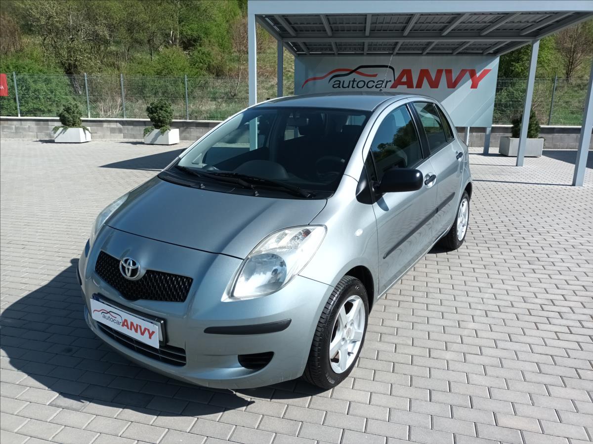 Autocar Anvy - Toyota Yaris 1,3 VVT-i,64KW,ČR,KLIMA,KOLA