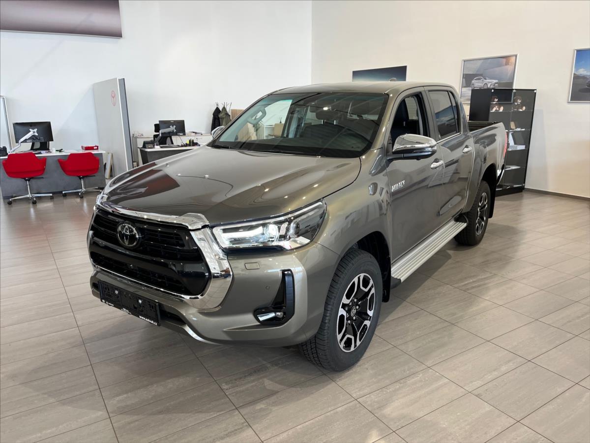 Toyota Hilux 2.8 D 204 kon  Executive
