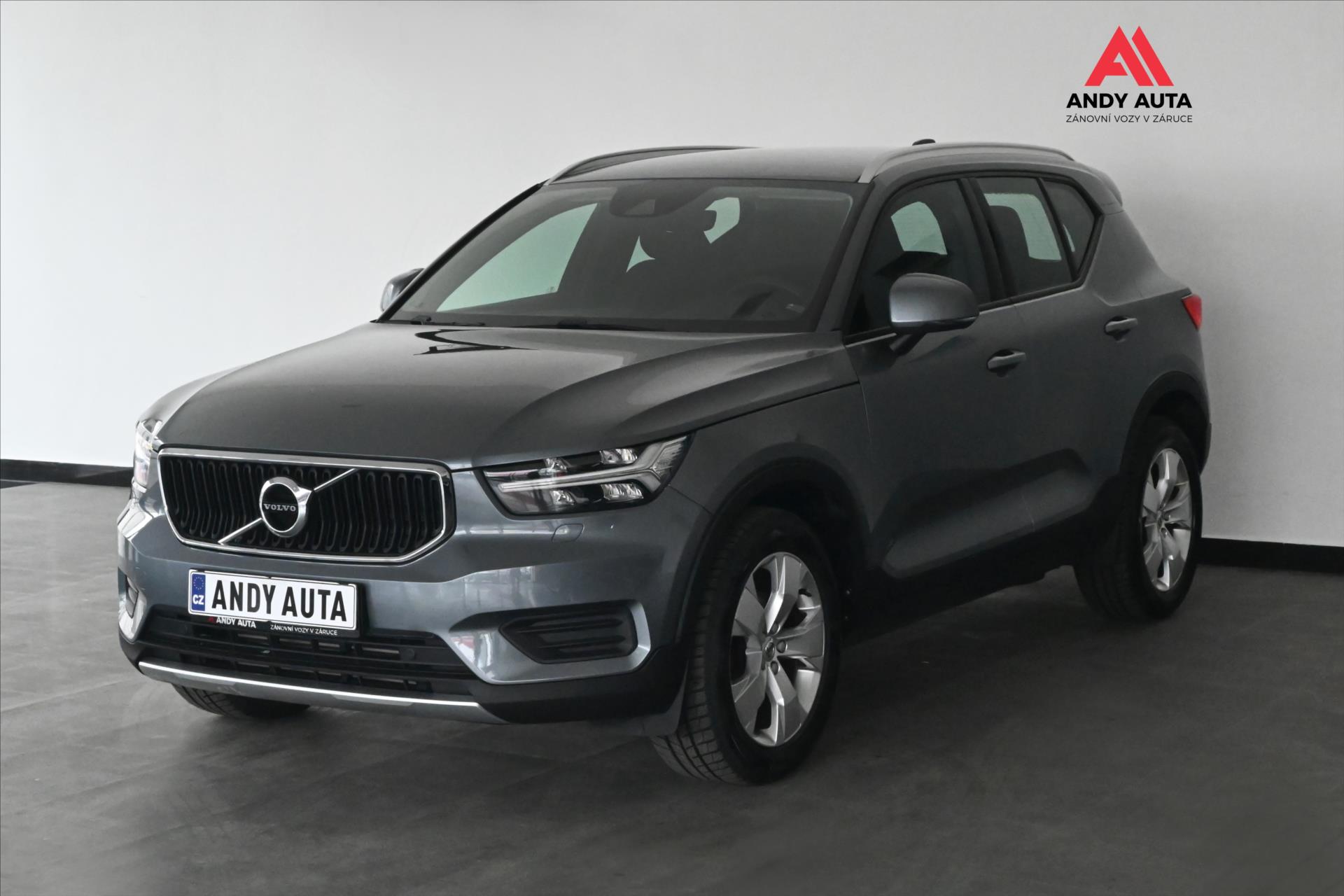 Volvo XC40 2,0 D3 110 kW AT/8 TAN Zruka a 5 let