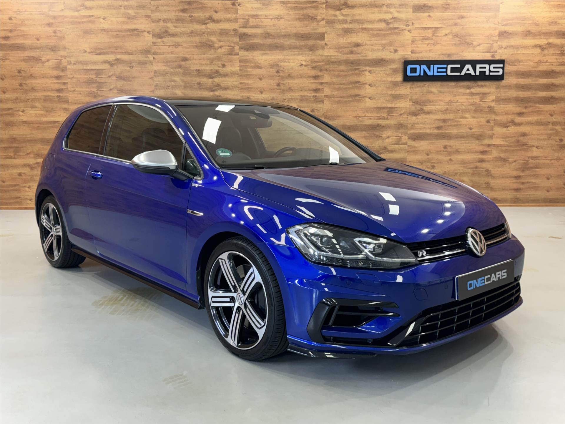 Volkswagen Golf 2.0 TSI R-LINE 4MOTION