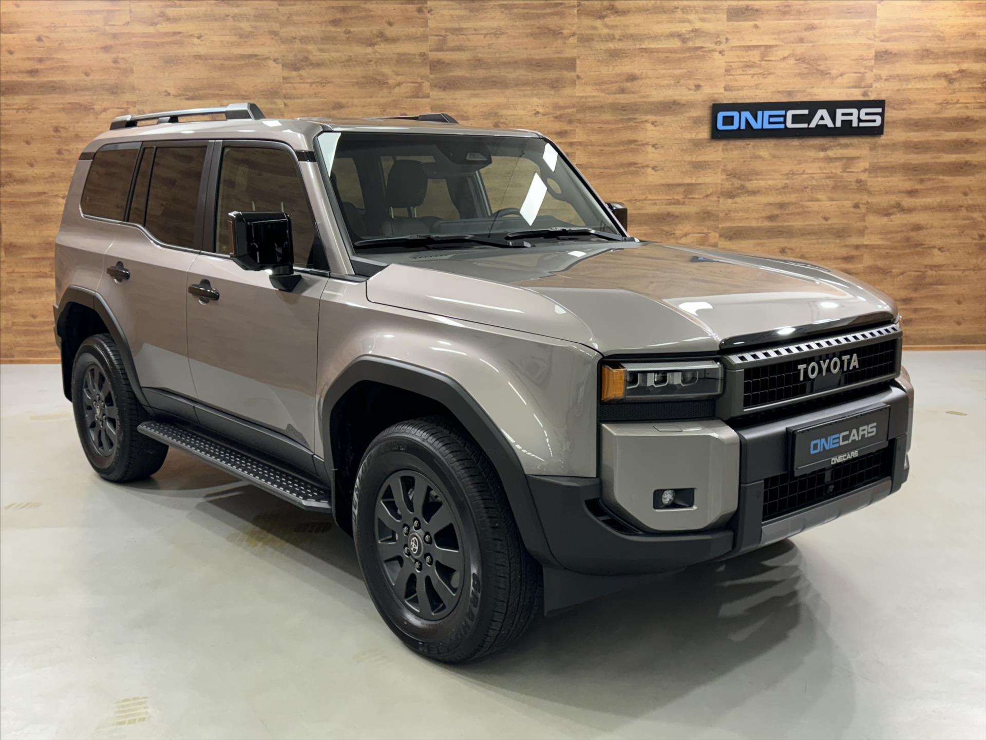 Toyota Land Cruiser 2.8 D-4D  INVINCIBLE