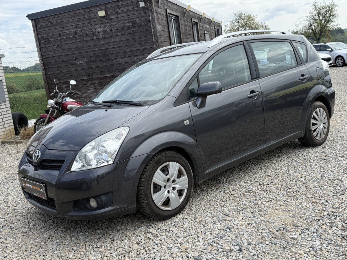 Toyota Corolla 2,2 D4-D TAN, SERVISKA