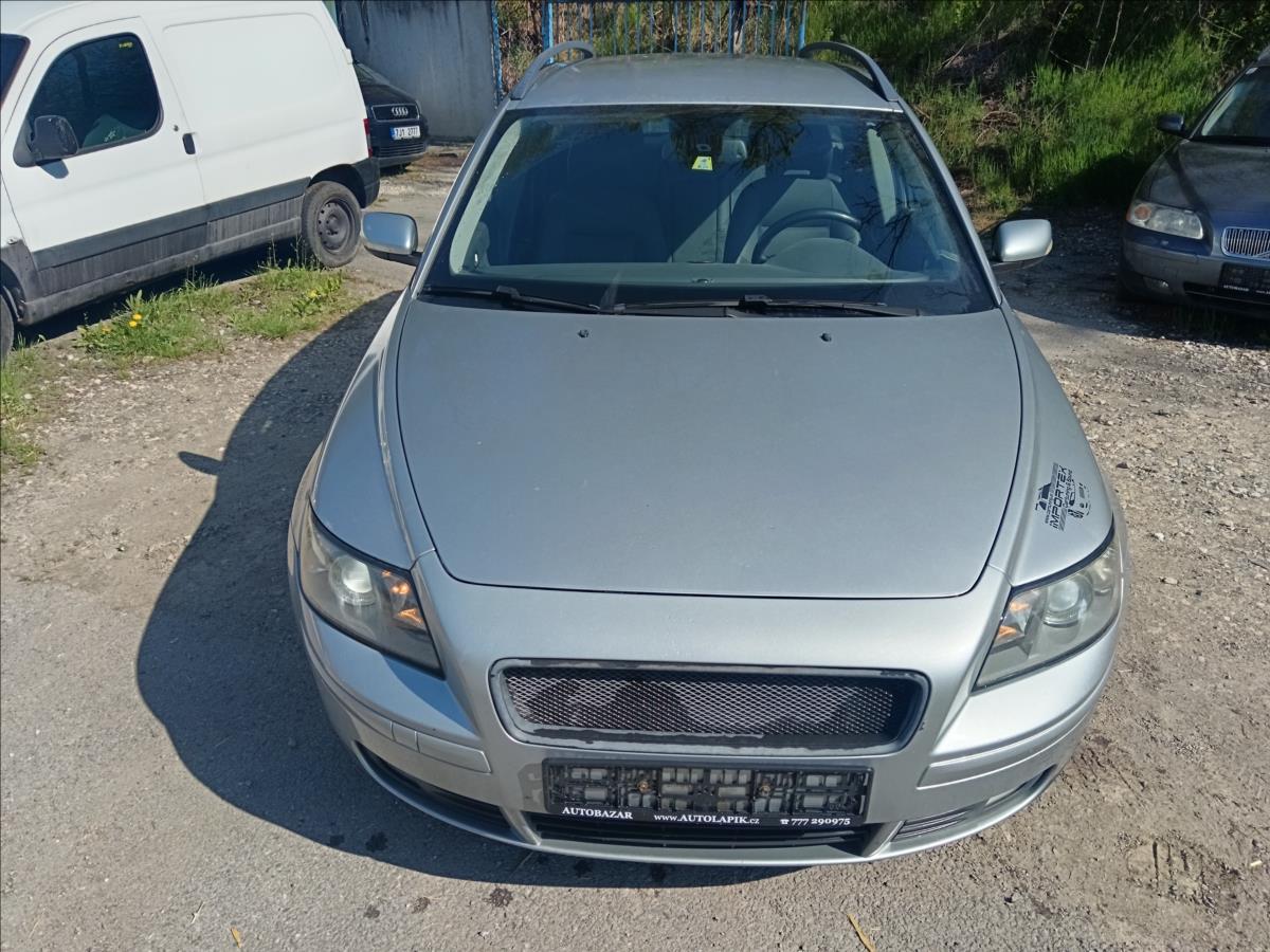 Volvo V50 2,4 D5 automat  Momentum