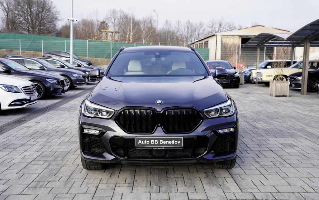 BMW X6 M50i xDrive Lasery, R, 530PS