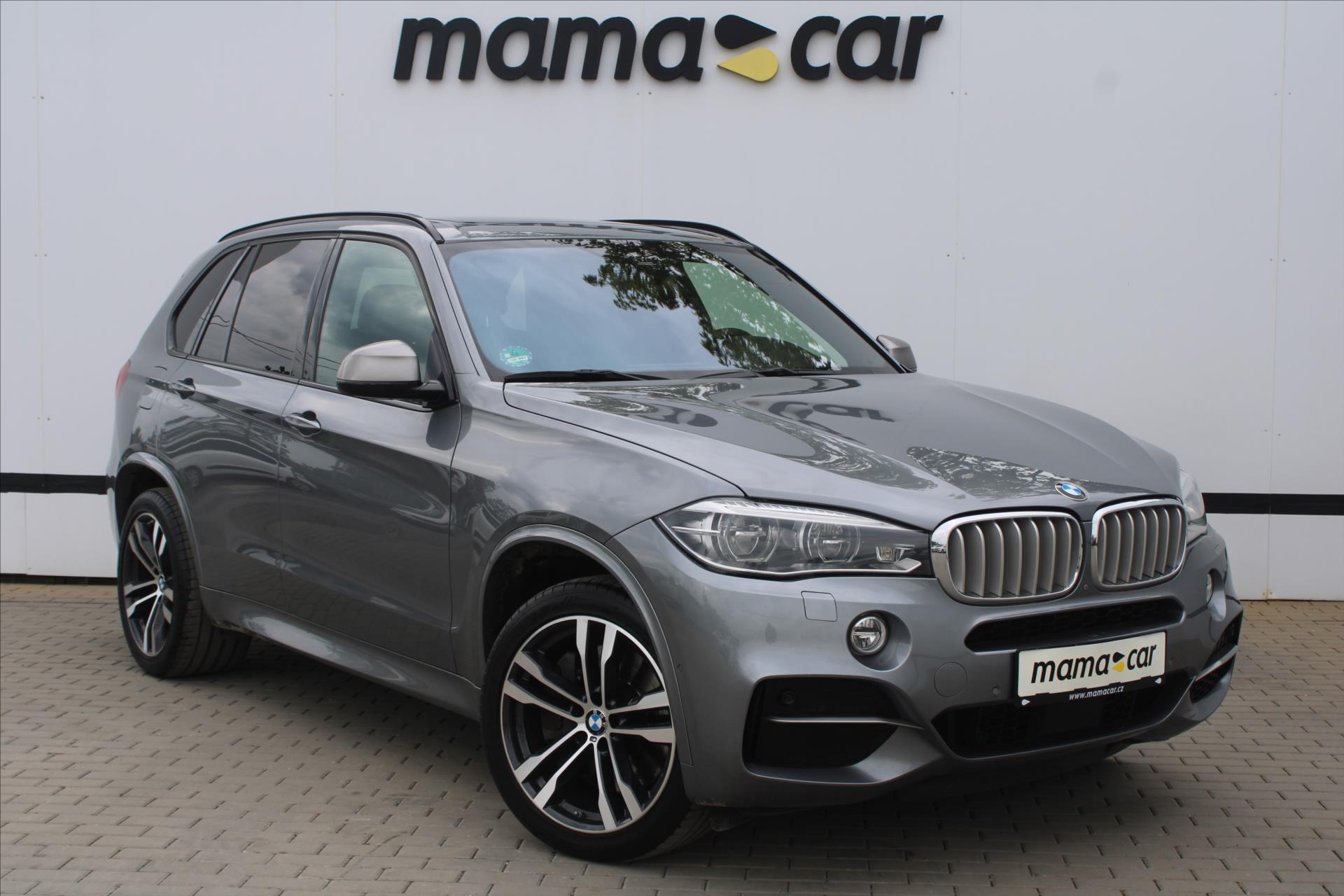 BMW X5 xDrive M50d 280KW SERVIS.KNIHA