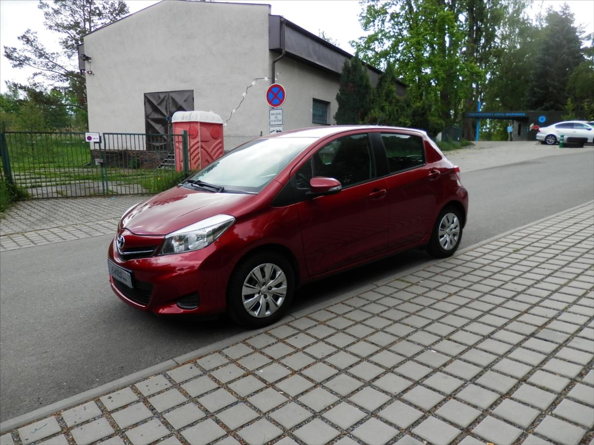 Toyota Yaris 1,0 VVT-i Klima, Kamera, Nov v R