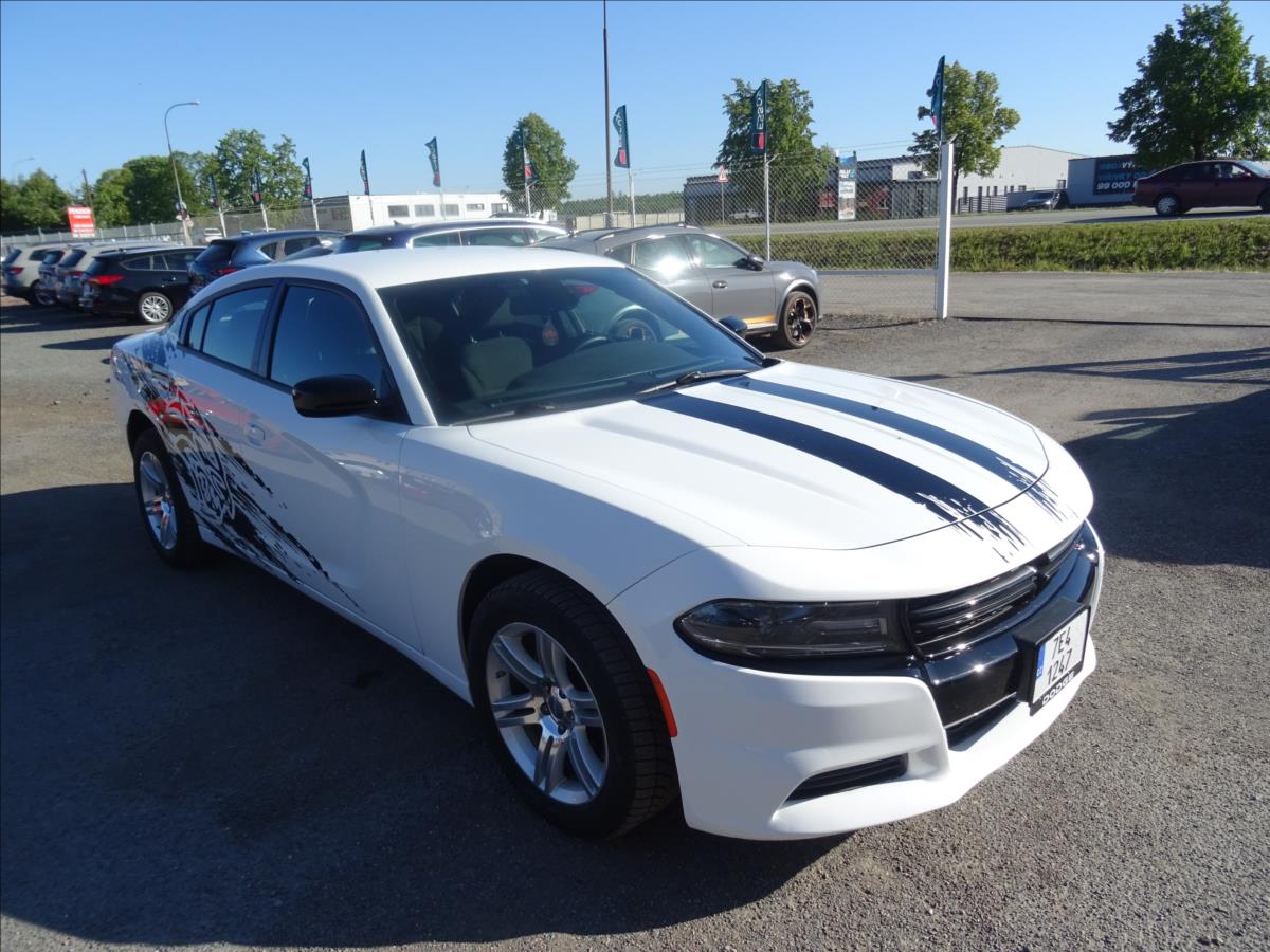 Dodge Charger 5,7 V8 HEMI 277kW,4x4,2xkola,po servise