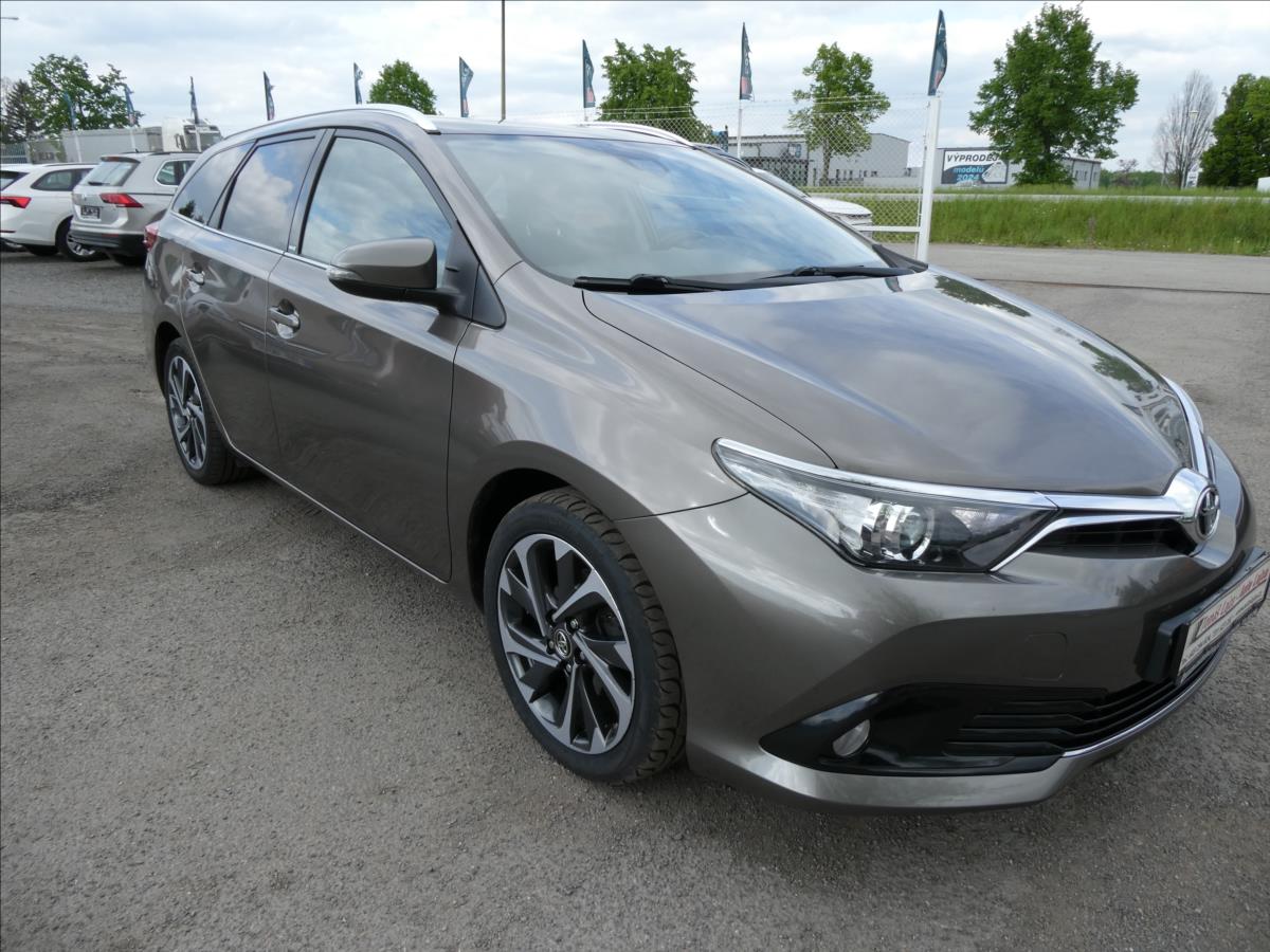 Toyota Auris 1,2 Turbo Edition Sports,po servise