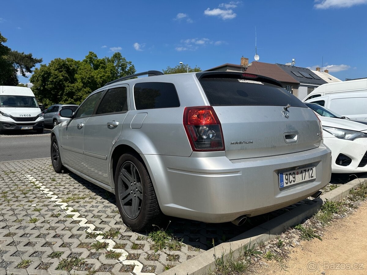 Dodge Magnum r/t V8 5,7L (na opravu/dly)