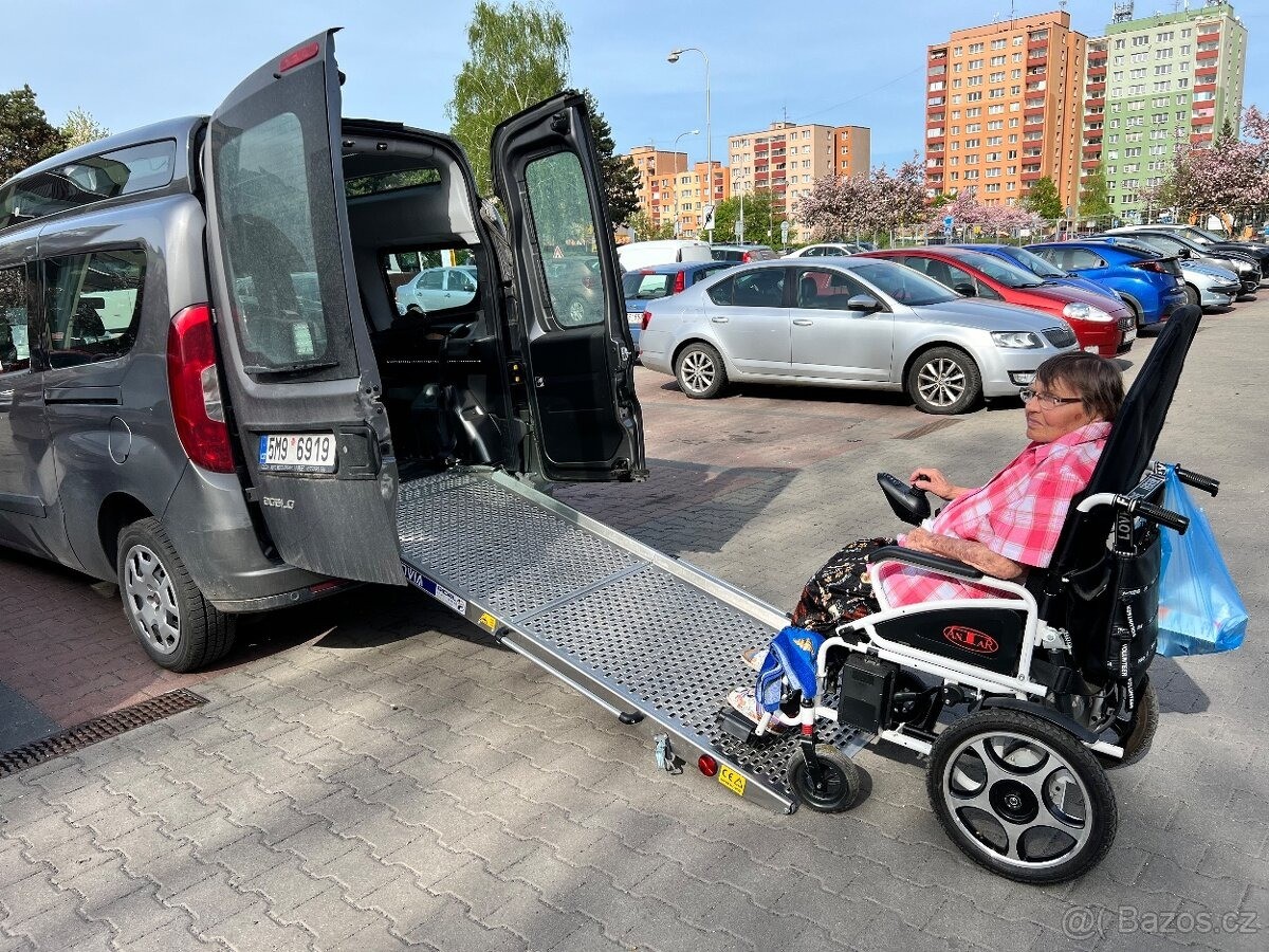 Fiat Dobl Auto pro pevoz vozke