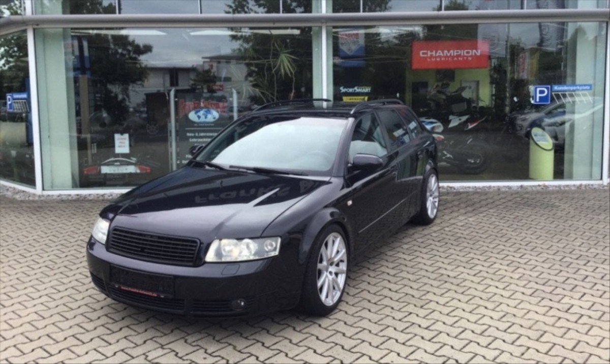 Audi A4 Avant 3,0   220 PS  Automat  Xenony