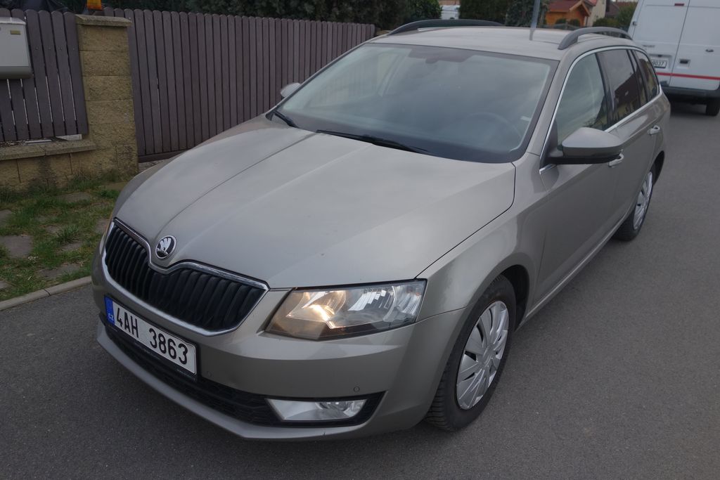 koda Octavia 2.0 TDI DPH! Elegance R !