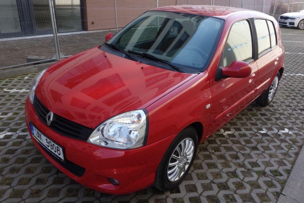 Renault Clio 1,2i R! 2 x kola !