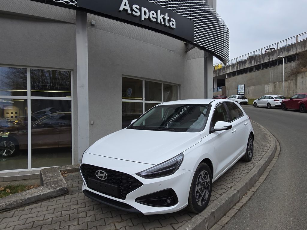 Hyundai i30 1.5i Style, Monost vce barev