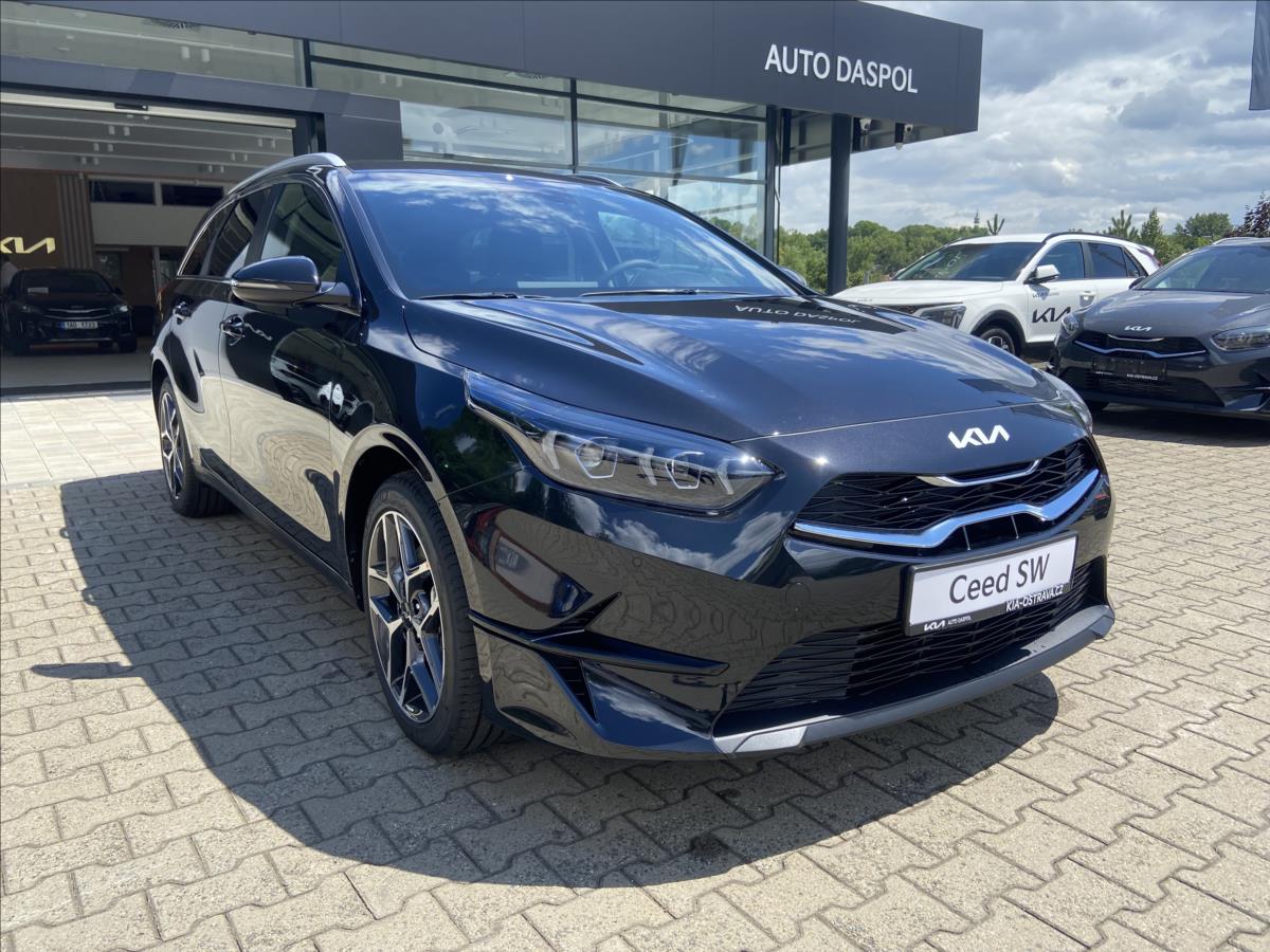 Kia Ceed 1,5 7DCT TOP  SW Tech + Business