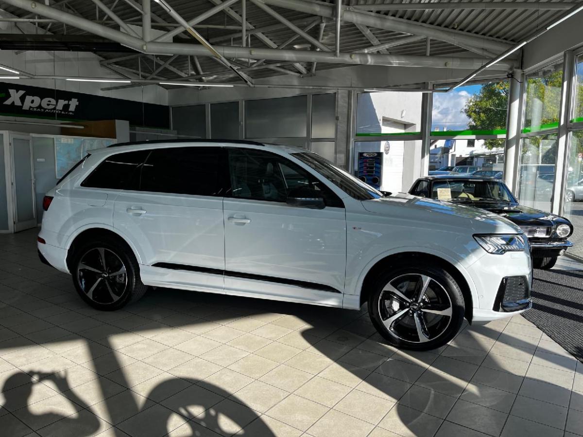 Audi Q7 3,0 TDI S-Line 7 sed,pano