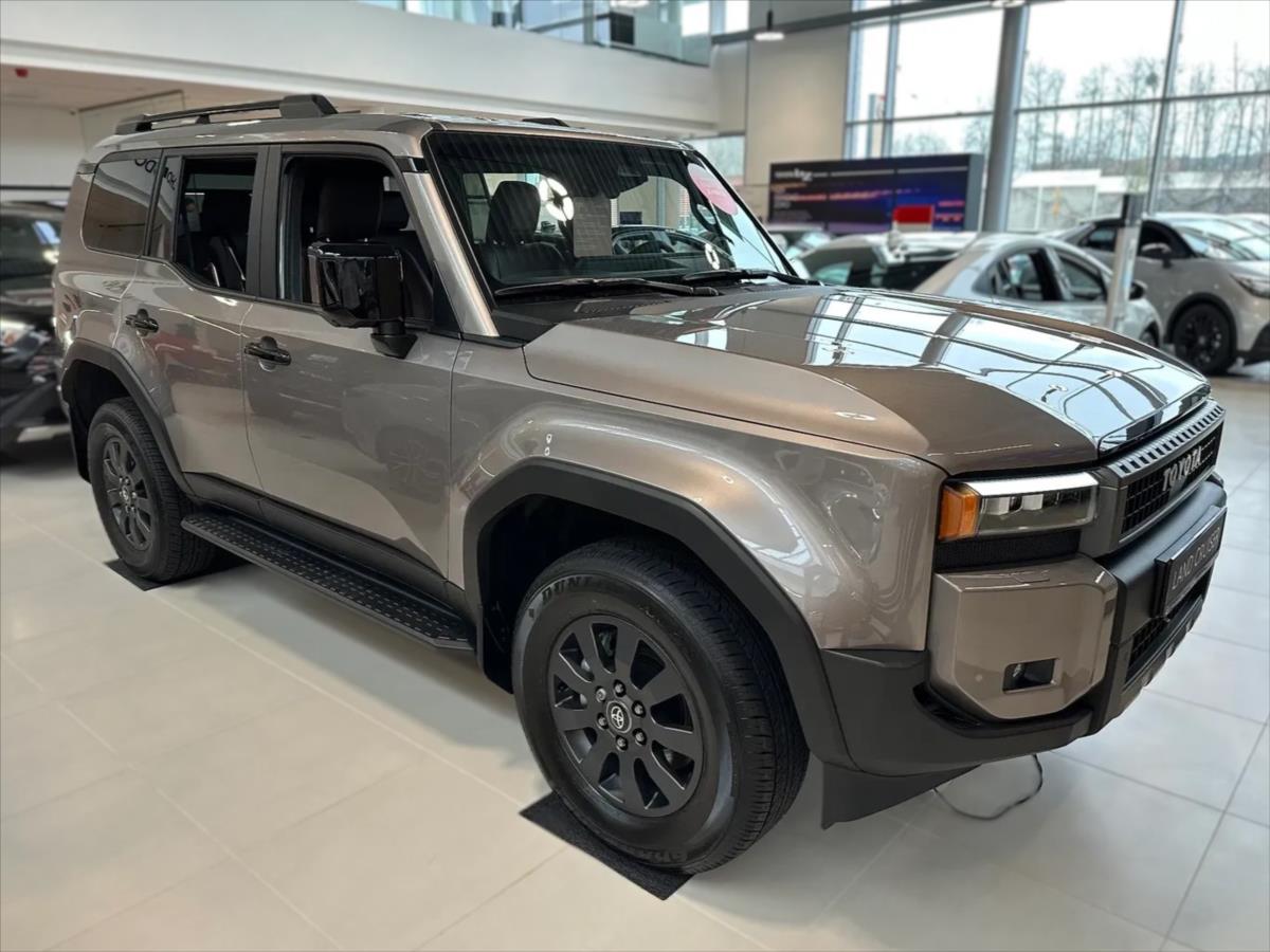Toyota Land Cruiser 2,8   Invincible AT