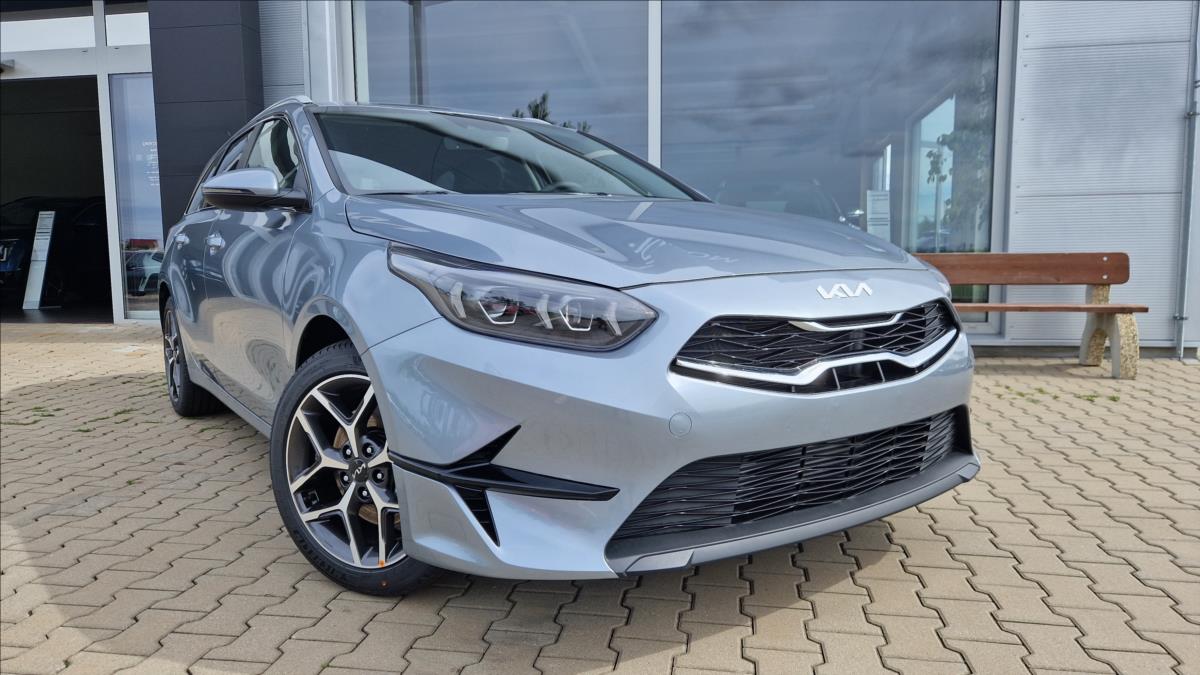 Kia Ceed 1,5 T-GDi SW TOP + BUS