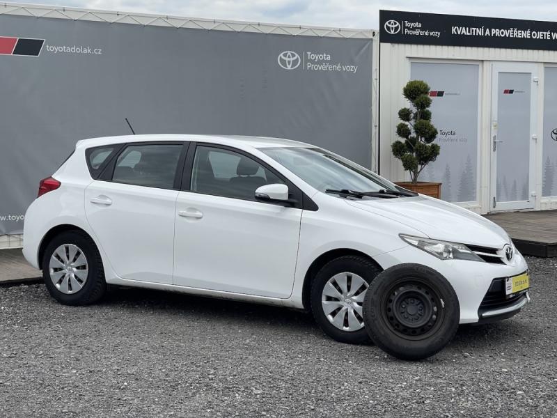 Toyota Auris 1.33i, R-2m, klima, 2x kola