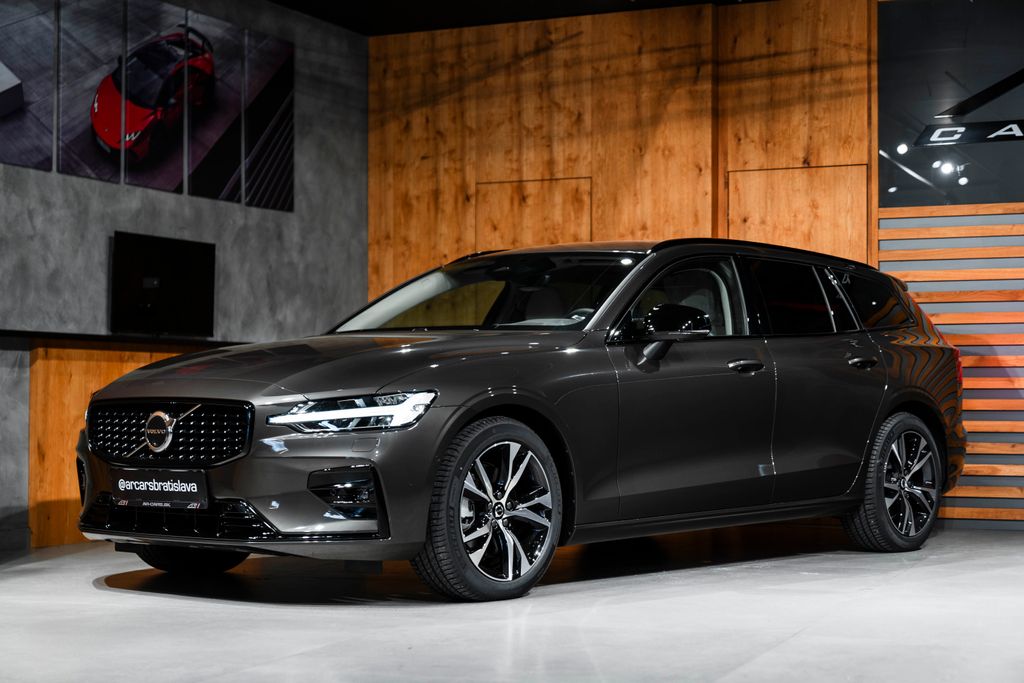 Volvo V60 B4 (D) Plus Dark AT8 FWD, ACC,