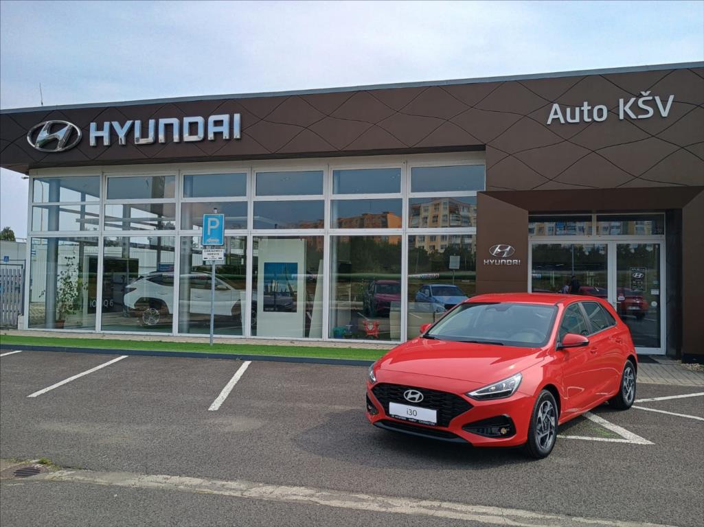 Hyundai i30 1,5 i SMART hatchback  Facelift