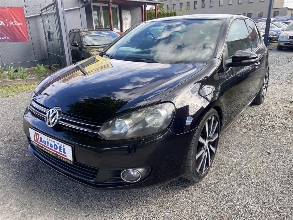 Volkswagen Golf 1,6 MPi  Senzory,ALU,VhevSed